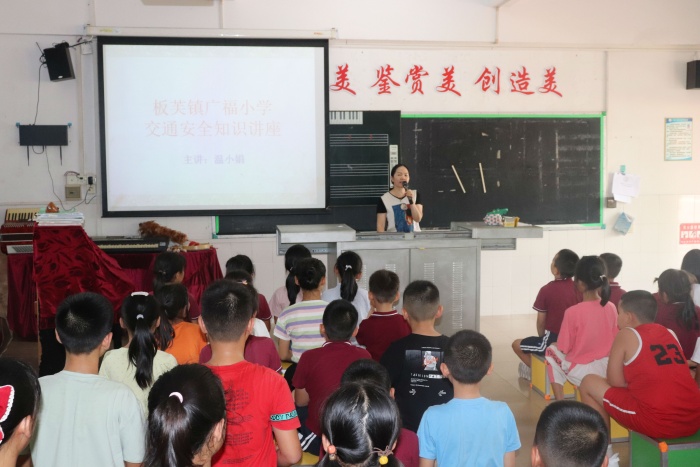 高高興興上學(xué) 平平安安回家