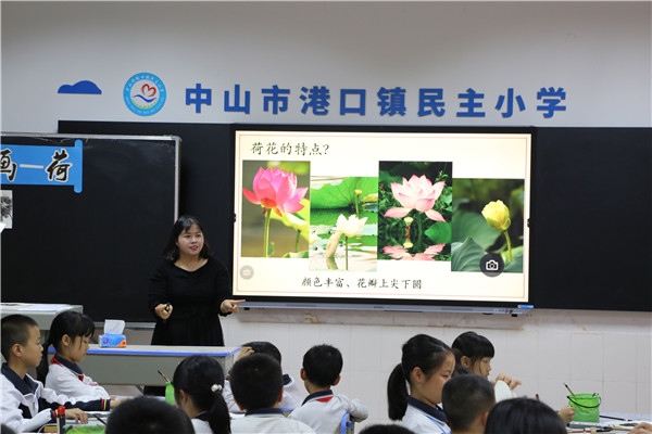 “童心向黨詠經典 詩韻流香潤童年”