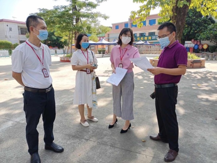 民眾街道教育和體育事務(wù)中心督導(dǎo)組蒞臨民眾育才小學(xué)督導(dǎo)“五項管理”工作