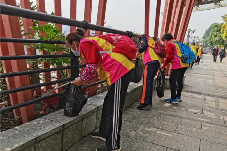 西區(qū)街道：開展衛(wèi)生整治活動，建設(shè)“美麗廊道”