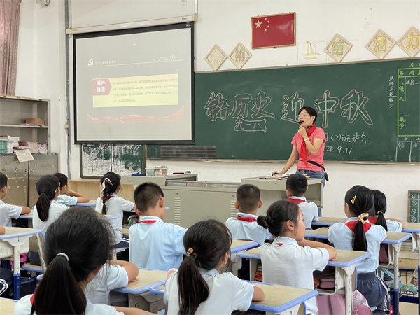 情暖中秋節(jié) 沁香滿校園