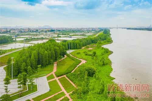 再現(xiàn)水清岸綠魚(yú)翔淺底美景