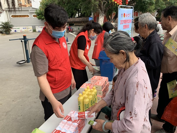 鼎湖區(qū)城管局開展“積極參與垃圾分類，攜手共享文明鼎湖”垃圾分類宣傳志愿活動(dòng)（5）.jpg