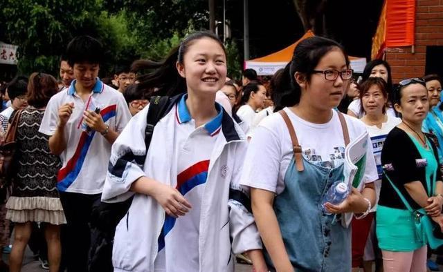 江蘇考生被北京大學(xué)錄取，父母發(fā)朋友圈慶賀，等來(lái)的卻是心寒